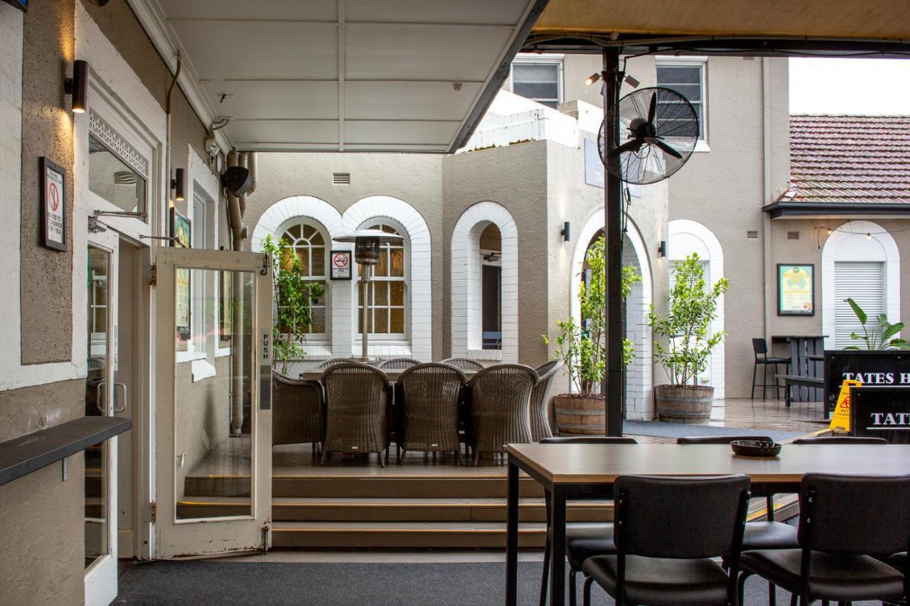 Tates Hotel Windsor Exterior foto